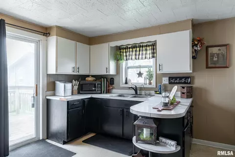 1510 Pershing Blvd, Clinton, IA 52732 photo 7