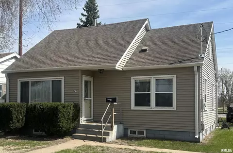 929 Dunnburr St, Camanche, IA 52730