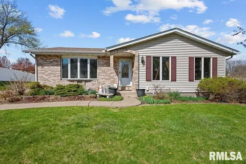 2648 E 39th St, Davenport, IA 52807