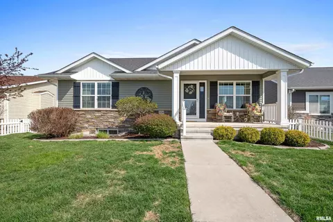 1556 Parkview Ln, Davenport, IA 52807
