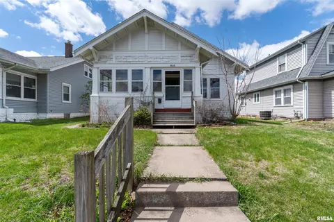2826 Arlington Ave, Davenport, IA 52803