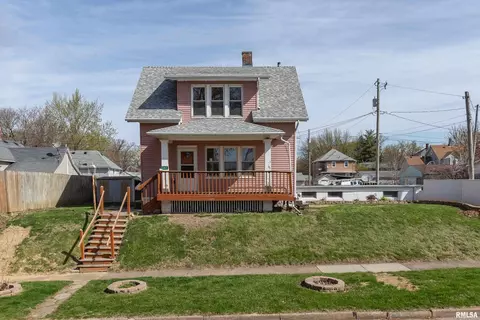 343 14th Ave, Moline, IL 61265