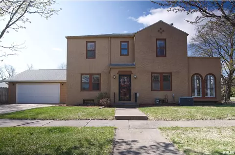 259 12th Ave N, Clinton, IA 52732
