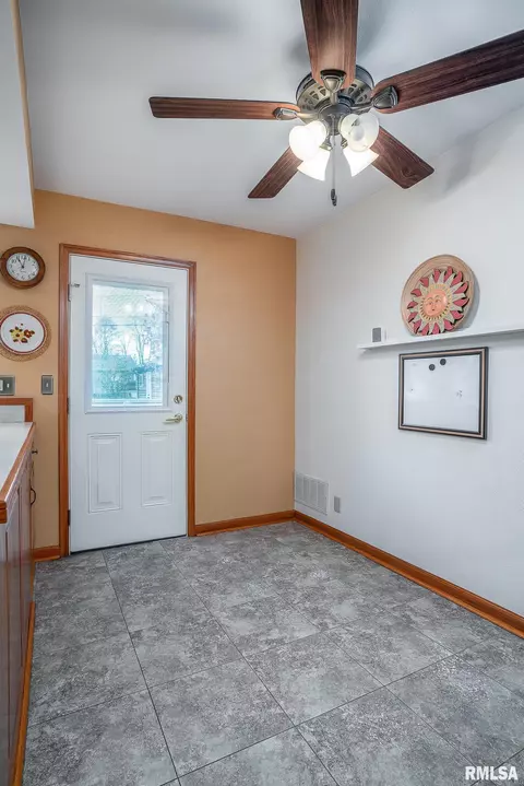 1414 18th Ave, Silvis, IL 61282 photo 6