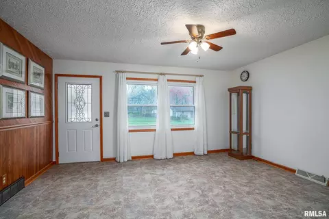 1414 18th Ave, Silvis, IL 61282 photo 4