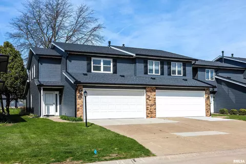 5952 Crow Valley Park Dr, Davenport, IA 52807