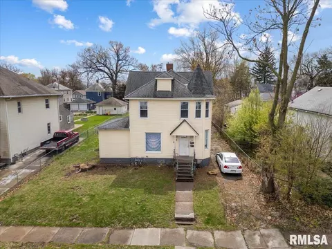 925 E 14th St, Davenport, IA 52803