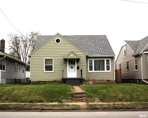 3510 Rockingham Rd, Davenport, IA 52802