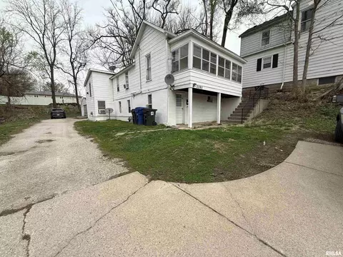 2202 E Locust St, Davenport, IA 52803