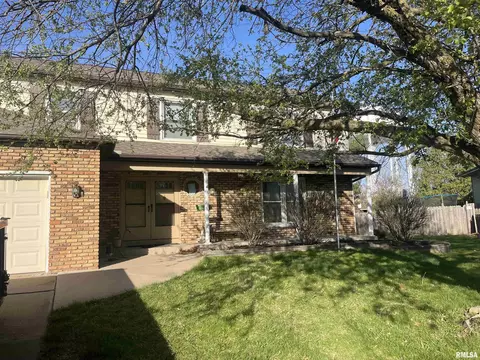 5833 Taylor St, Davenport, IA 52806