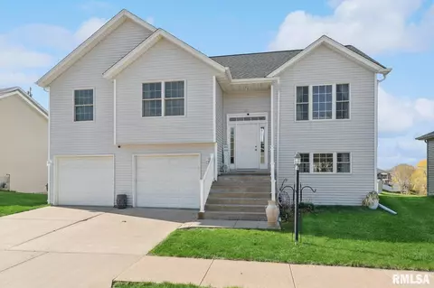 20 Hidden Valley Cir, Davenport, IA 52804