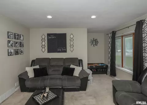 1407 53rd St, Moline, IL 61265 photo 6