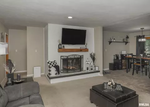 1407 53rd St, Moline, IL 61265 photo 5