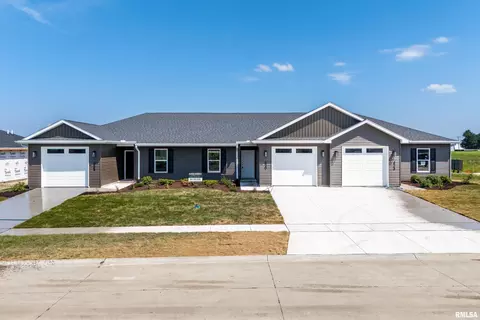 435 N 4th Ave, Eldridge, IA 52748
