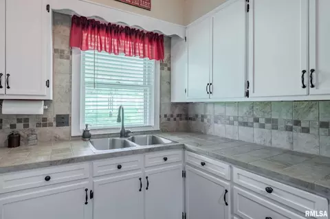 145 Roosevelt Loop, Vienna, IL 62995 photo 9