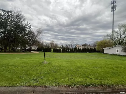 000 Barker St, Clinton, IA 52732