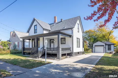 2129 Washington St, Davenport, IA 52804