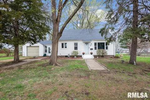 704 2nd Ave, Camanche, IA 52730