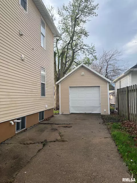 307 E Central Blvd, Kewanee, IL 61443 photo 7