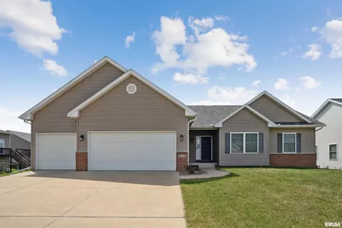 4377 Happiness Ln, Bettendorf, IA 52722