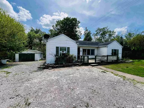57 W 3rd St, New Burnside, IL 62967