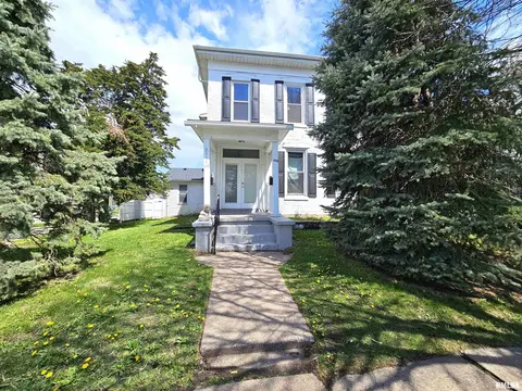 2318 W 3rd St, Davenport, IA 52802