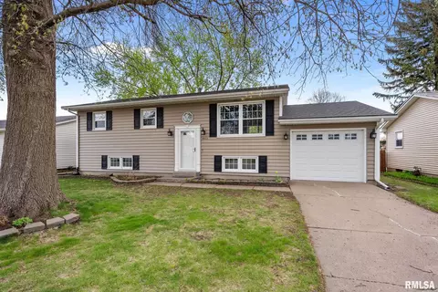 6411 Cedar St, Davenport, IA 52806