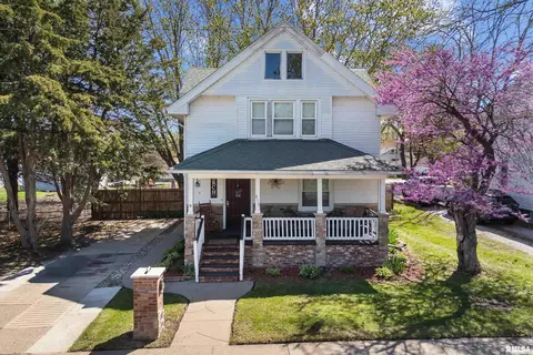 2119 N Division St, Davenport, IA 52804