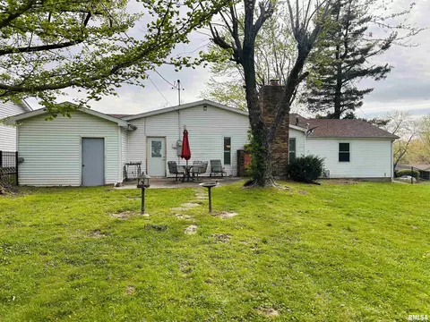 205 Evergreen Dr, Anna, IL 62906 photo 2