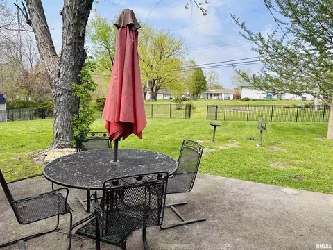 205 Evergreen Dr, Anna, IL 62906 photo 3