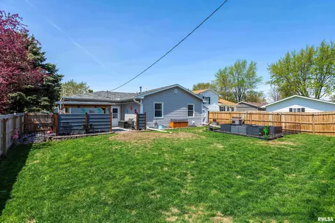 413 N 6th St, Eldridge, IA 52748 photo 19