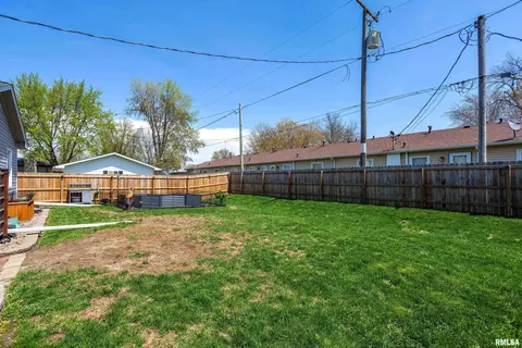 413 N 6th St, Eldridge, IA 52748 photo 18