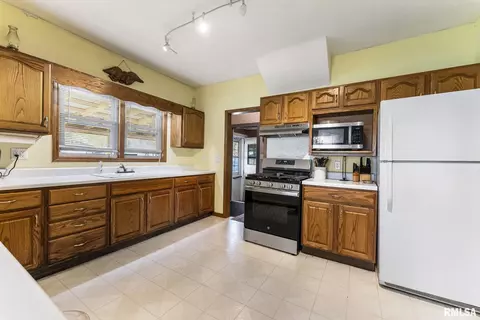 301 W Jackson St, Joy, IL 61260 photo 11