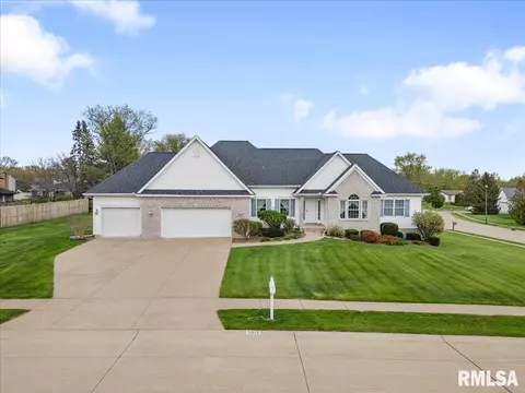 2017 E 47th St, Davenport, IA 52807