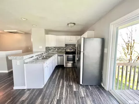 320 E 8th St, Milan, IL 61264 photo 4