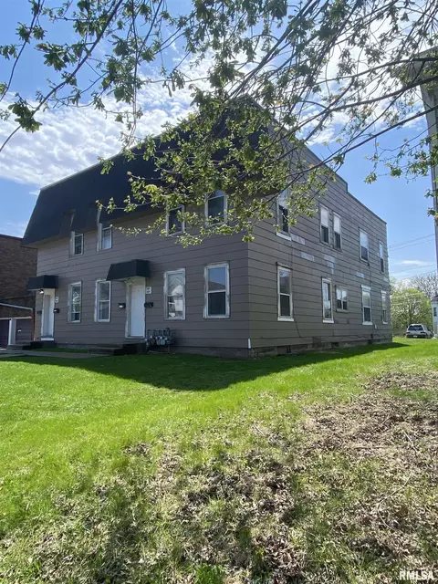 321-323 E 15th St, Davenport, IA 52803