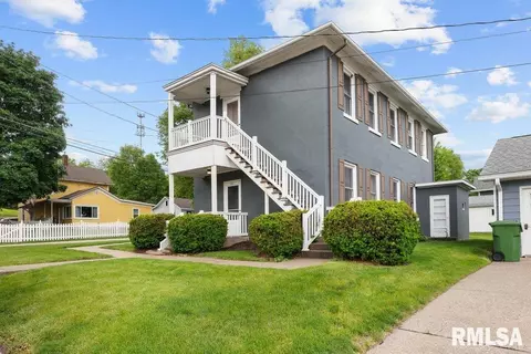 111 Ewing St, Le Claire, IA 52753