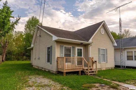 305 W Goodall St, Marion, IL 62959