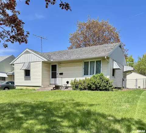 912 13th Ave S, Clinton, IA 52732