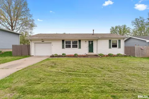 325 W 64th St, Davenport, IA 52806
