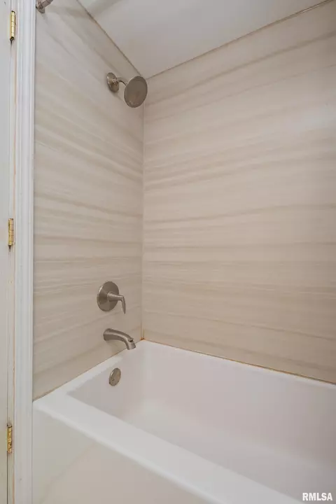 1312 32nd Ave, Moline, IL 61265 photo 18