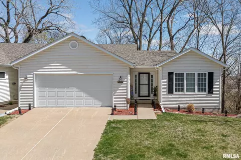 895 Pius Ln, Bettendorf, IA 52722