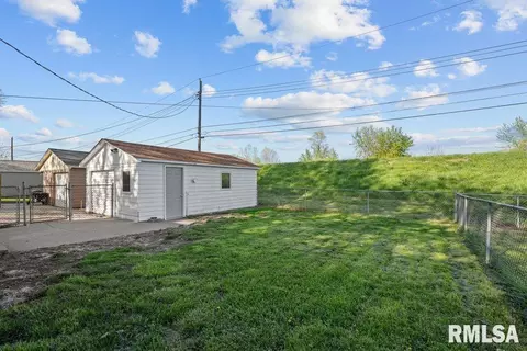 423 7th Street Ct E, Milan, IL 61264 photo 6