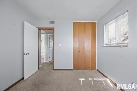 423 7th Street Ct E, Milan, IL 61264 photo 15