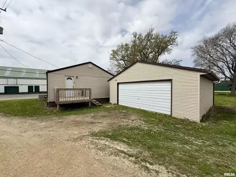 404 1st St, Lowden, IA 52255