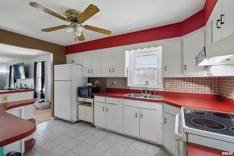 3303 40th St, Moline, IL 61265 photo 8