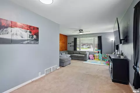 3303 40th St, Moline, IL 61265 photo 3