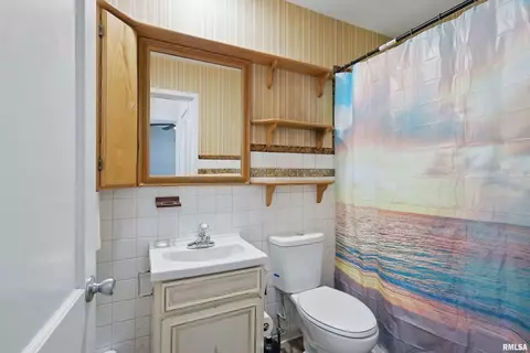 3303 40th St, Moline, IL 61265 photo 9