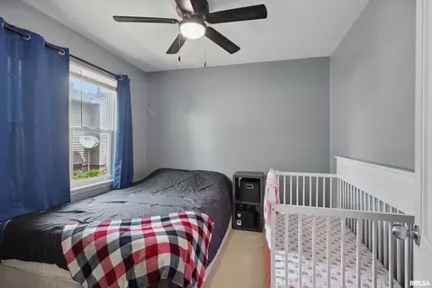 3303 40th St, Moline, IL 61265 photo 11