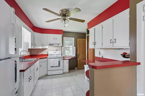 3303 40th St, Moline, IL 61265 photo 6